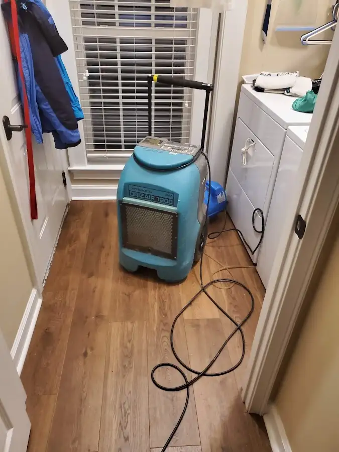 Commercial dehumidifier deployed for Flood Damage Cleanup in Manhattan Beach